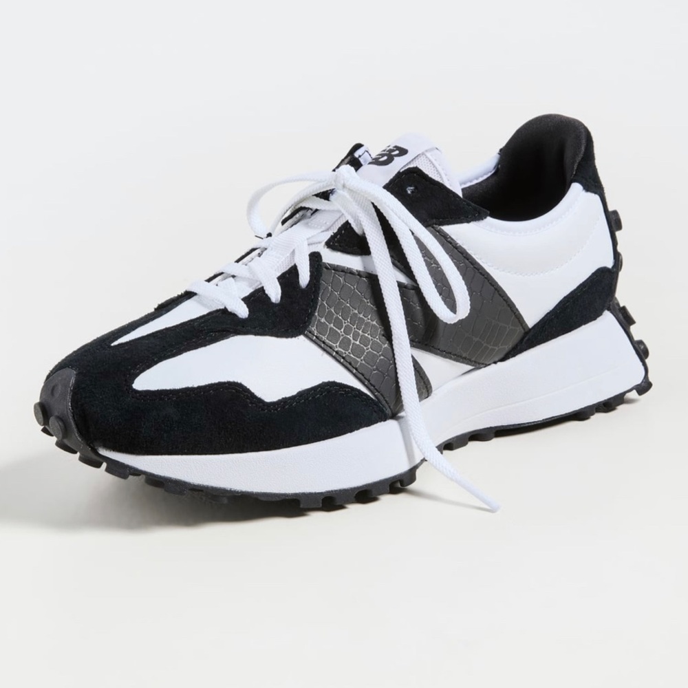 New Balance 327 white/black… impossible to find! Like new, only wore once.